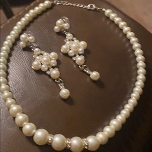 A pearl set with necklace and matching earrings